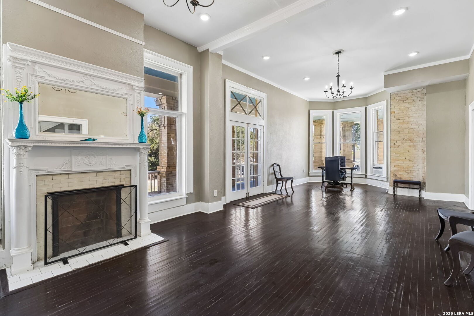 339 W Woodlawn Ave
