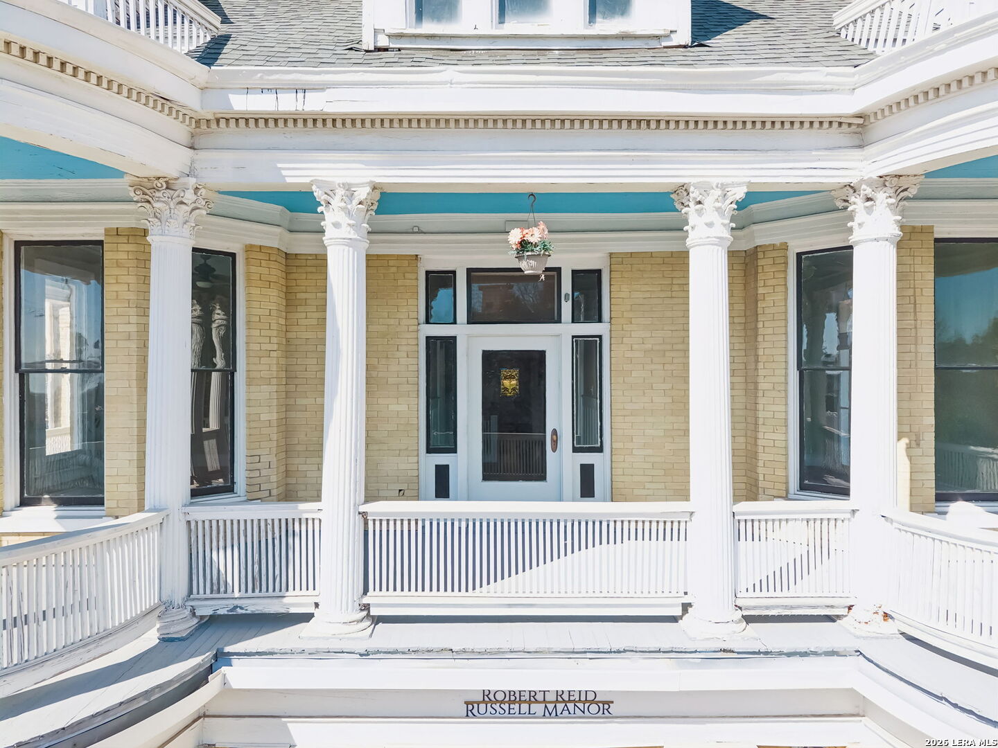 339 W Woodlawn Ave