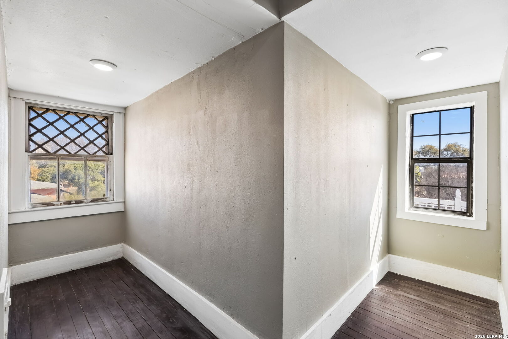 339 W Woodlawn Ave