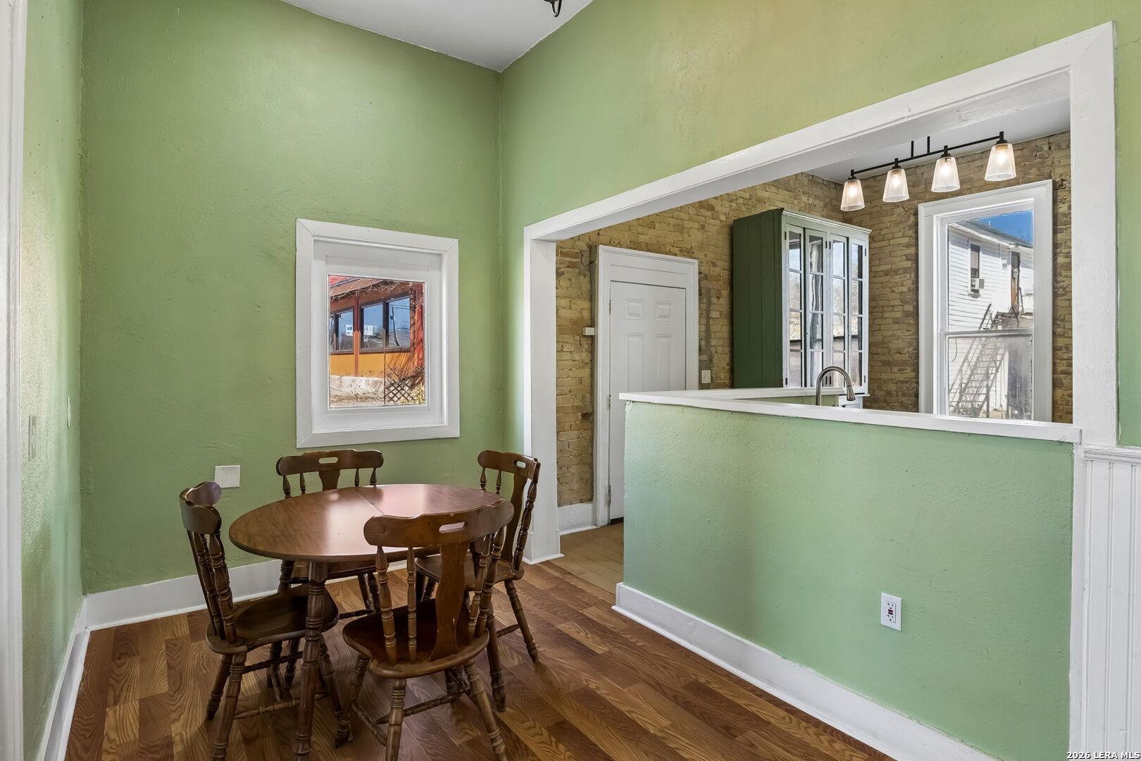 339 W Woodlawn Ave