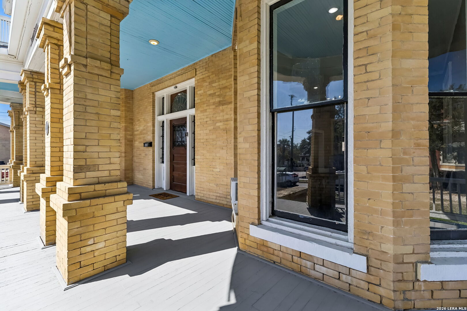 339 W Woodlawn Ave