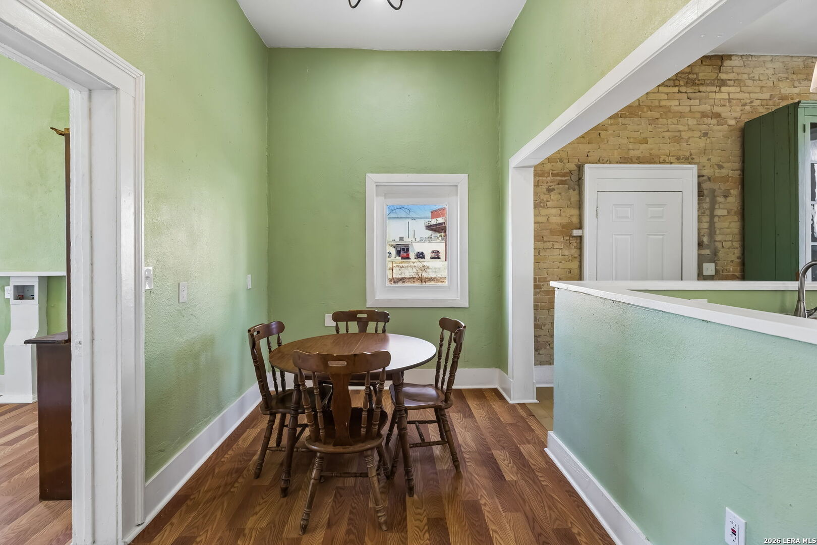 339 W Woodlawn Ave