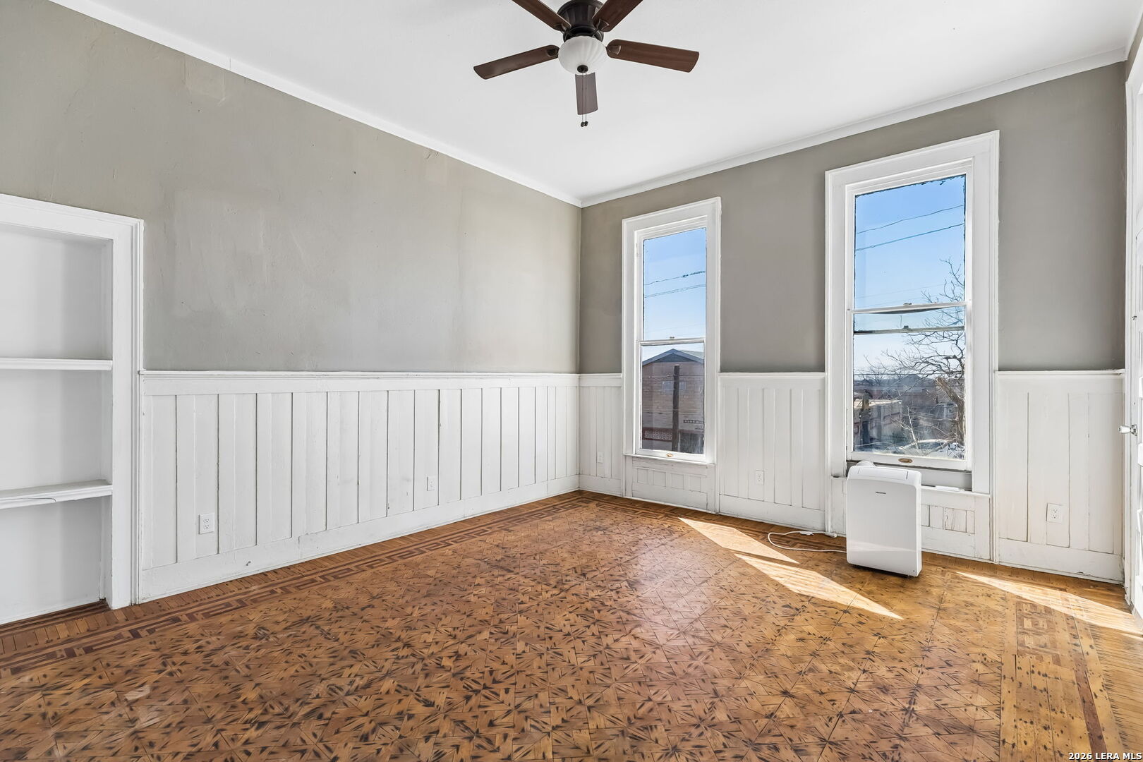 339 W Woodlawn Ave