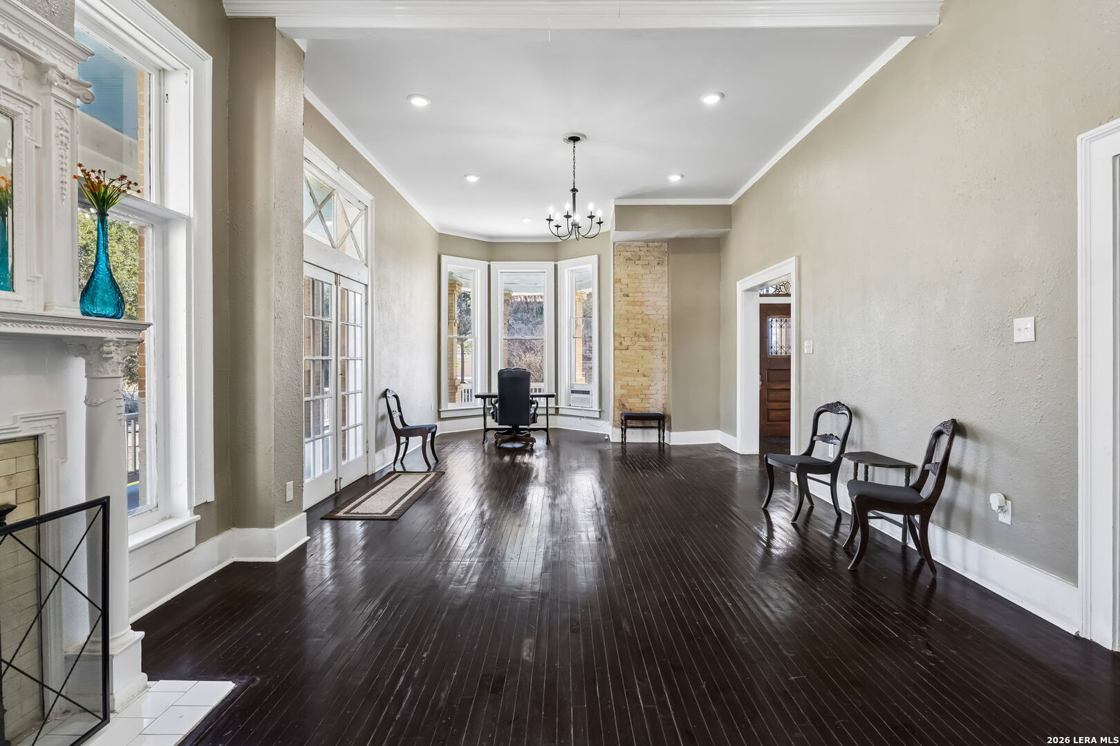 339 W Woodlawn Ave