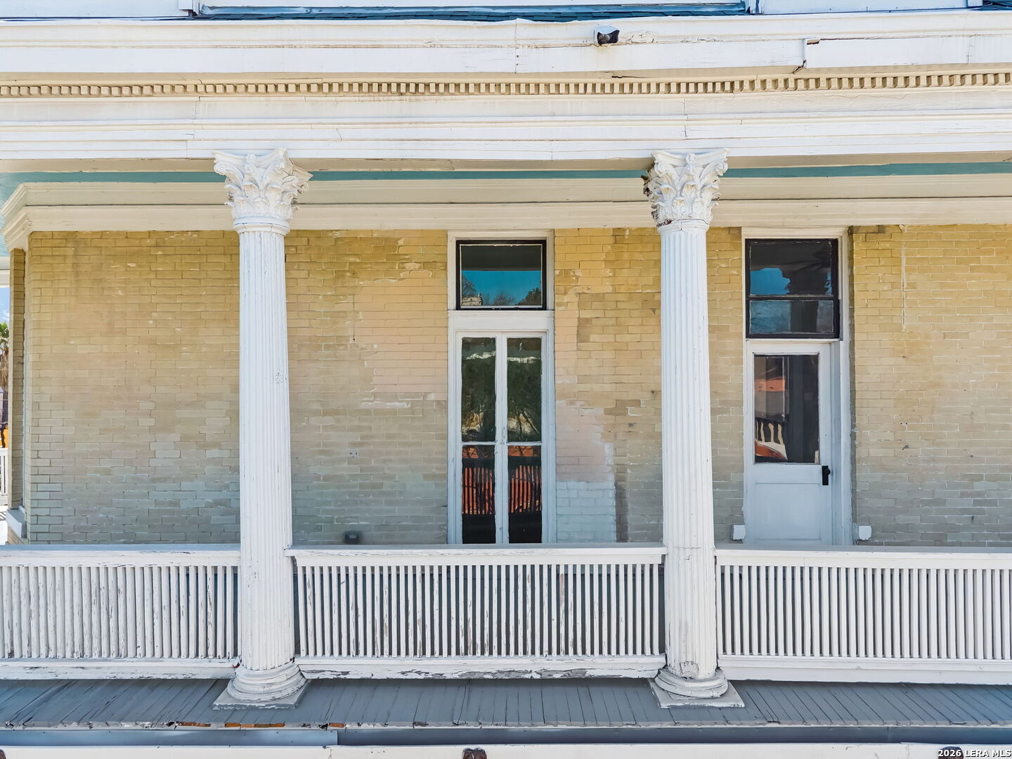 339 W Woodlawn Ave