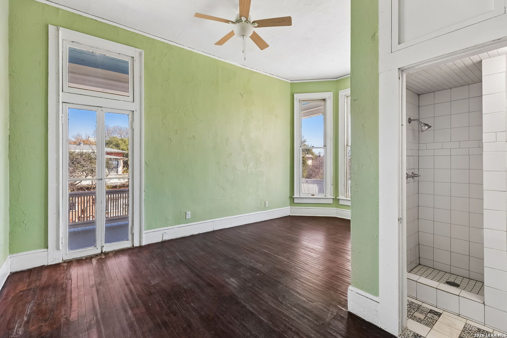 339 W Woodlawn Ave