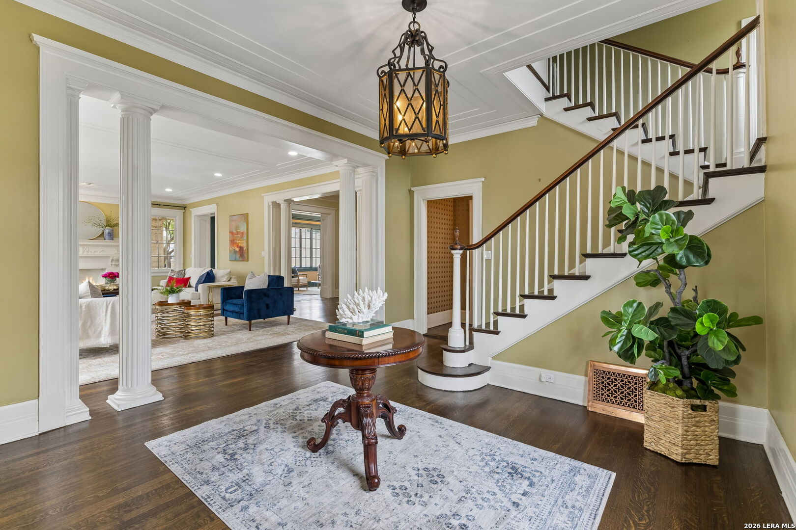 228 W Mulberry Ave