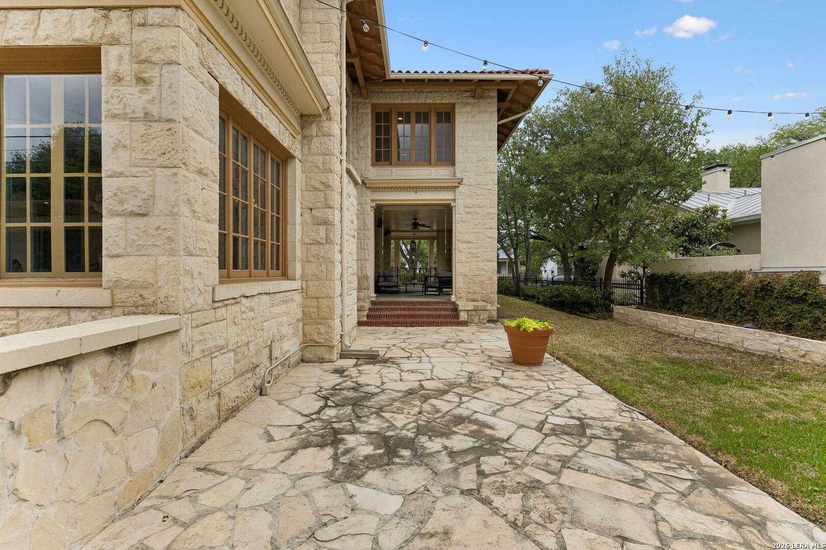 228 W Mulberry Ave
