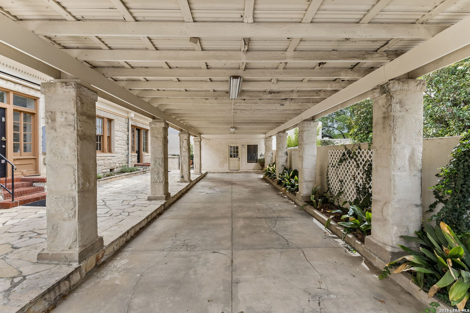228 W Mulberry Ave