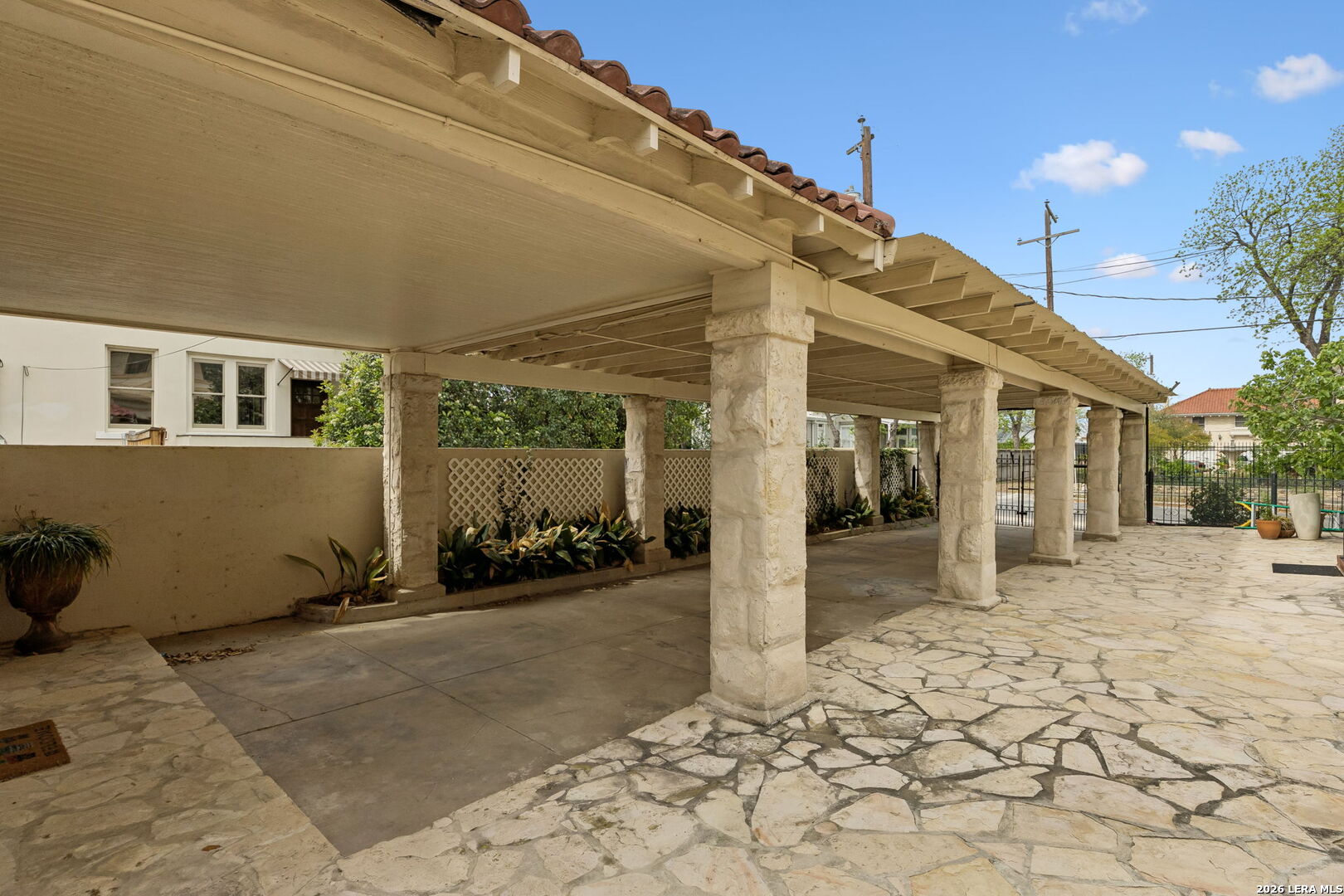 228 W Mulberry Ave