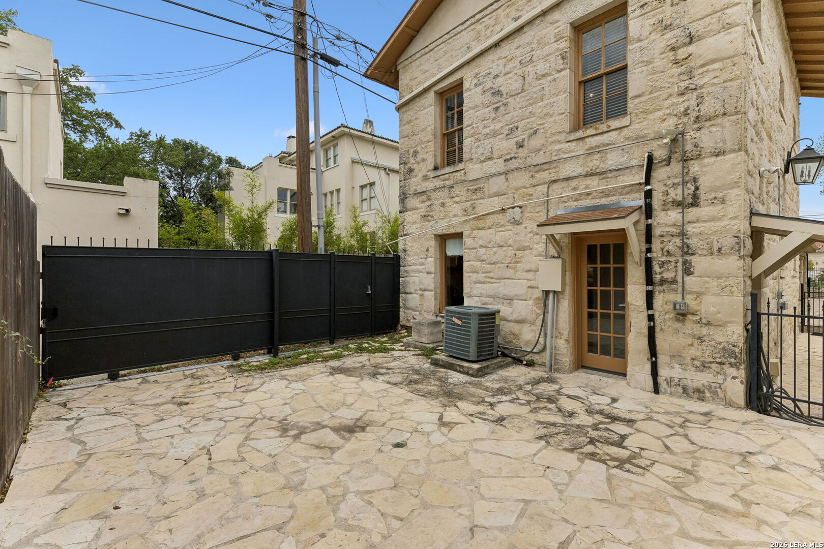 228 W Mulberry Ave
