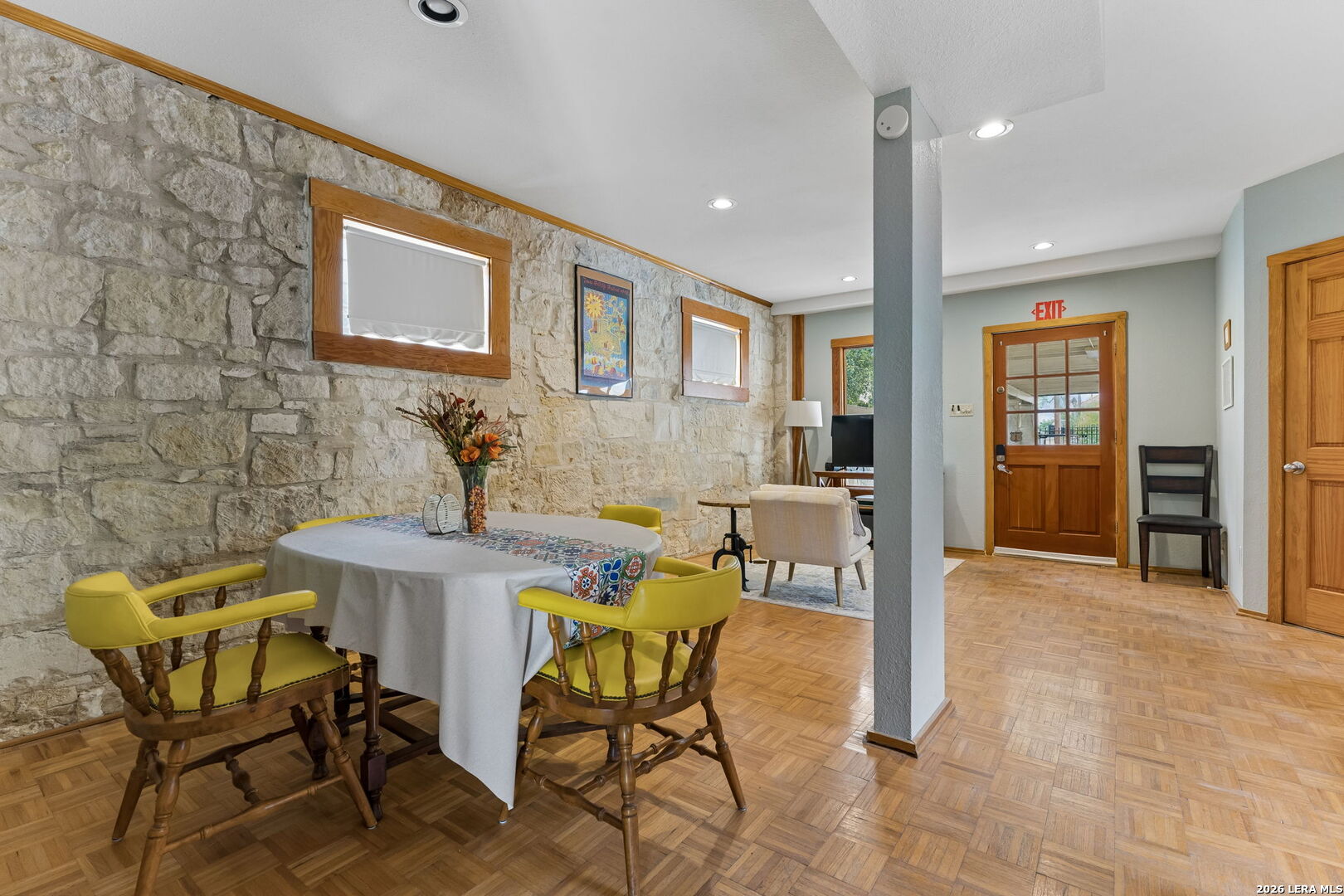228 W Mulberry Ave