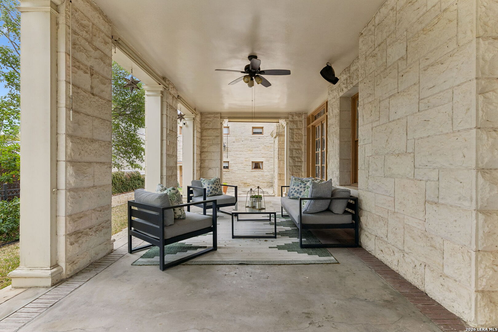 228 W Mulberry Ave