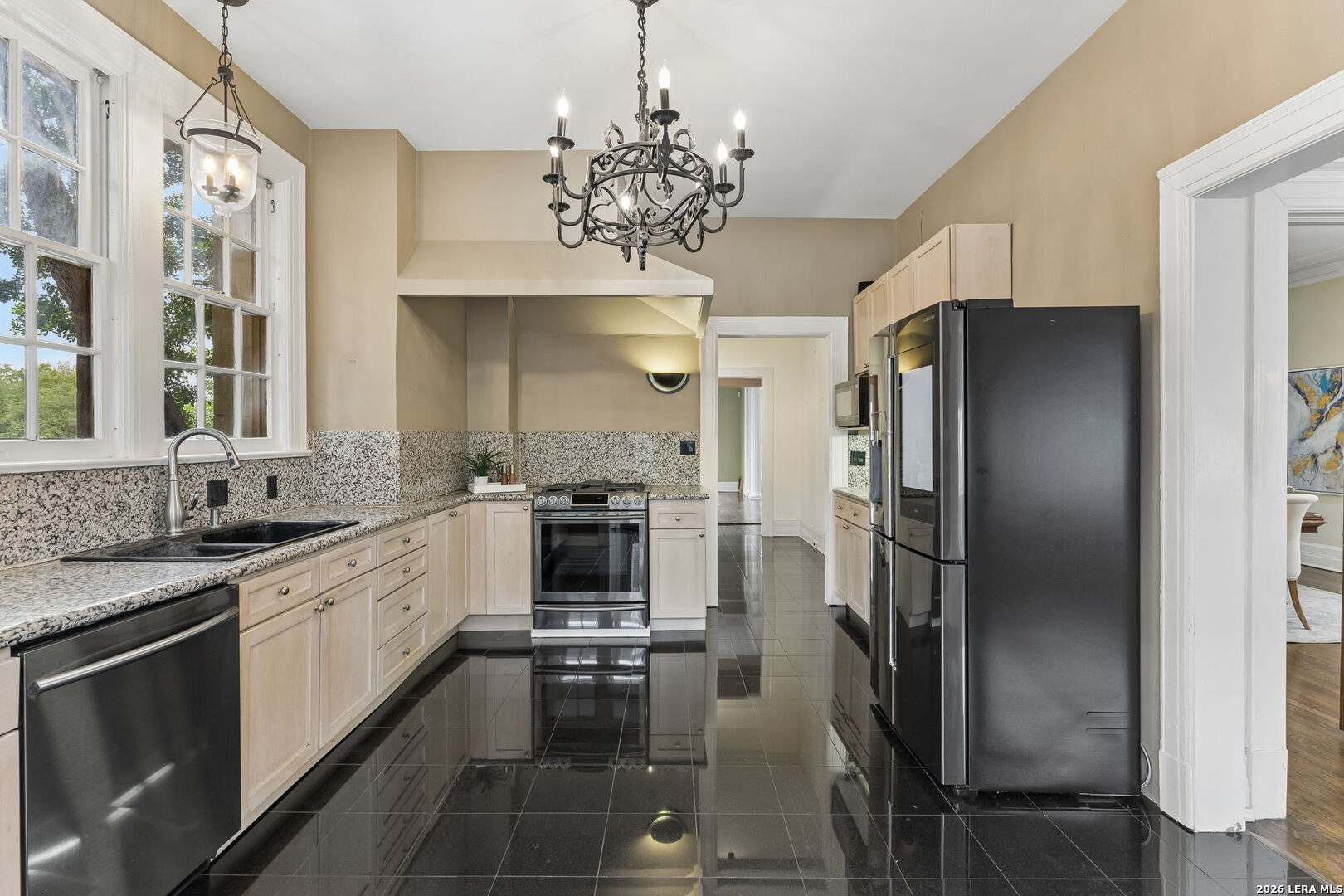 228 W Mulberry Ave