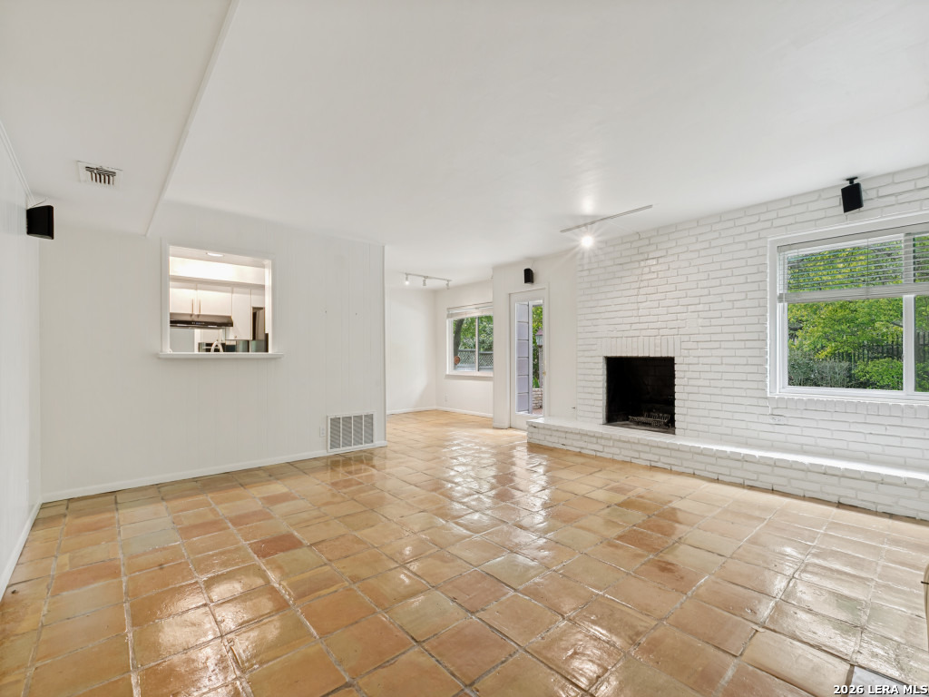 2518 Old Orchard Ln