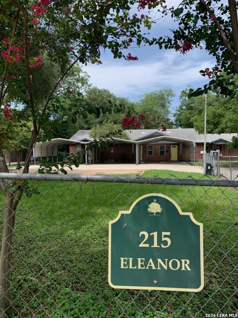 215 Eleanor Ave