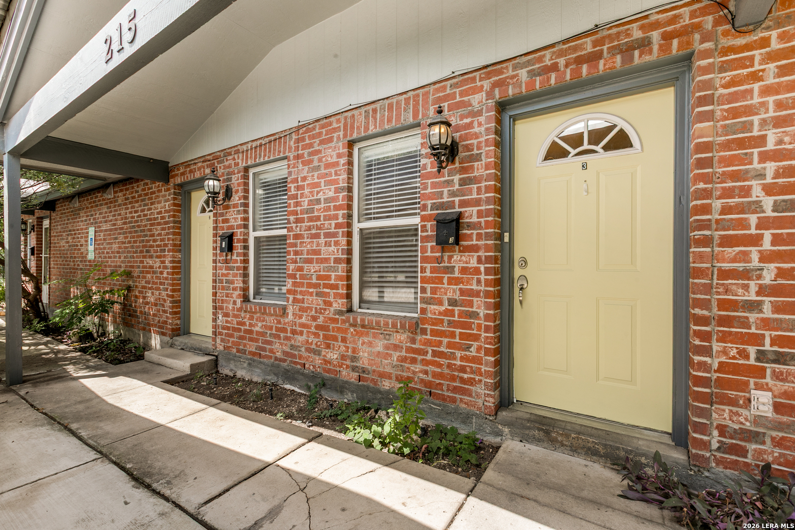 215 Eleanor Ave