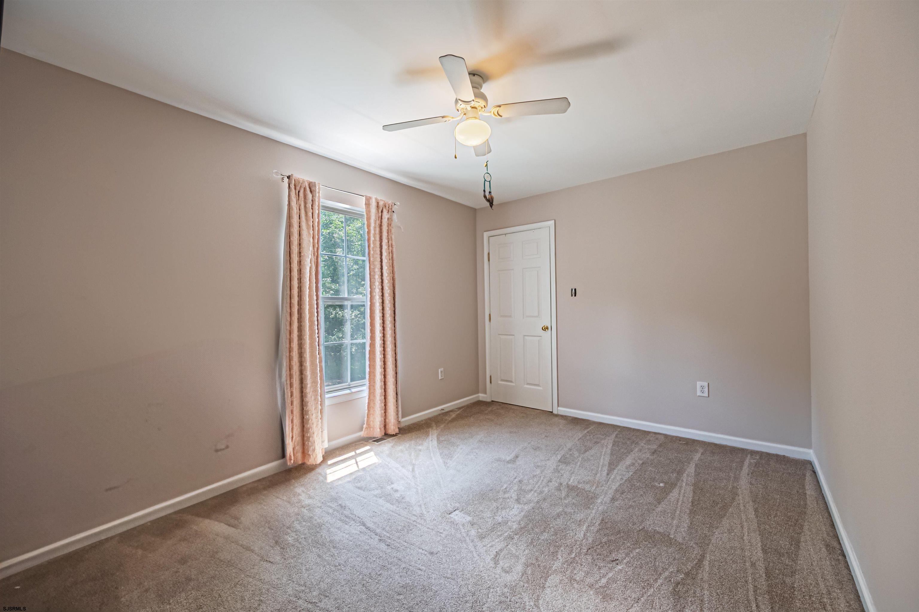 150 Rainbow Dr Dr