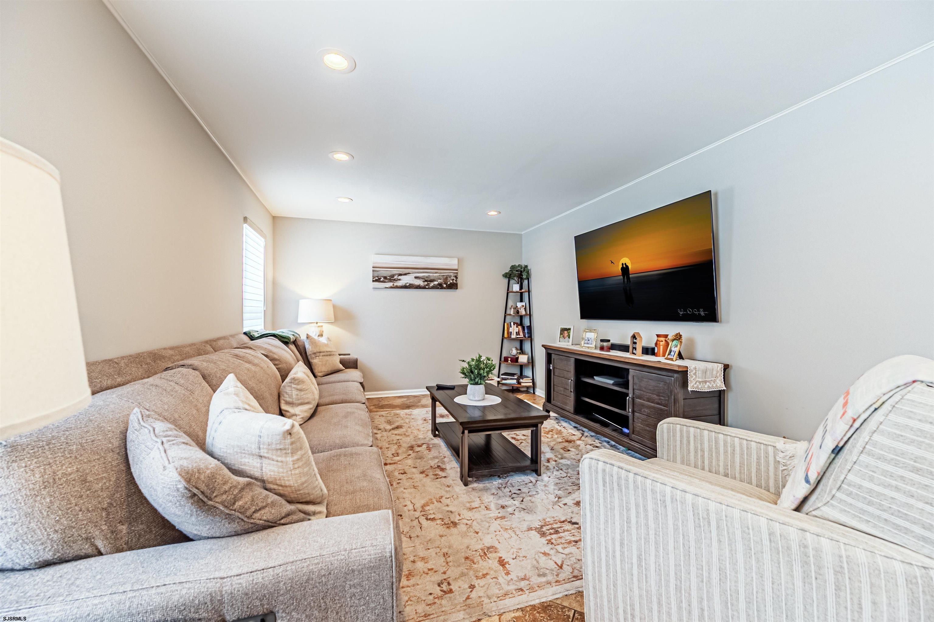 150 Rainbow Dr Dr