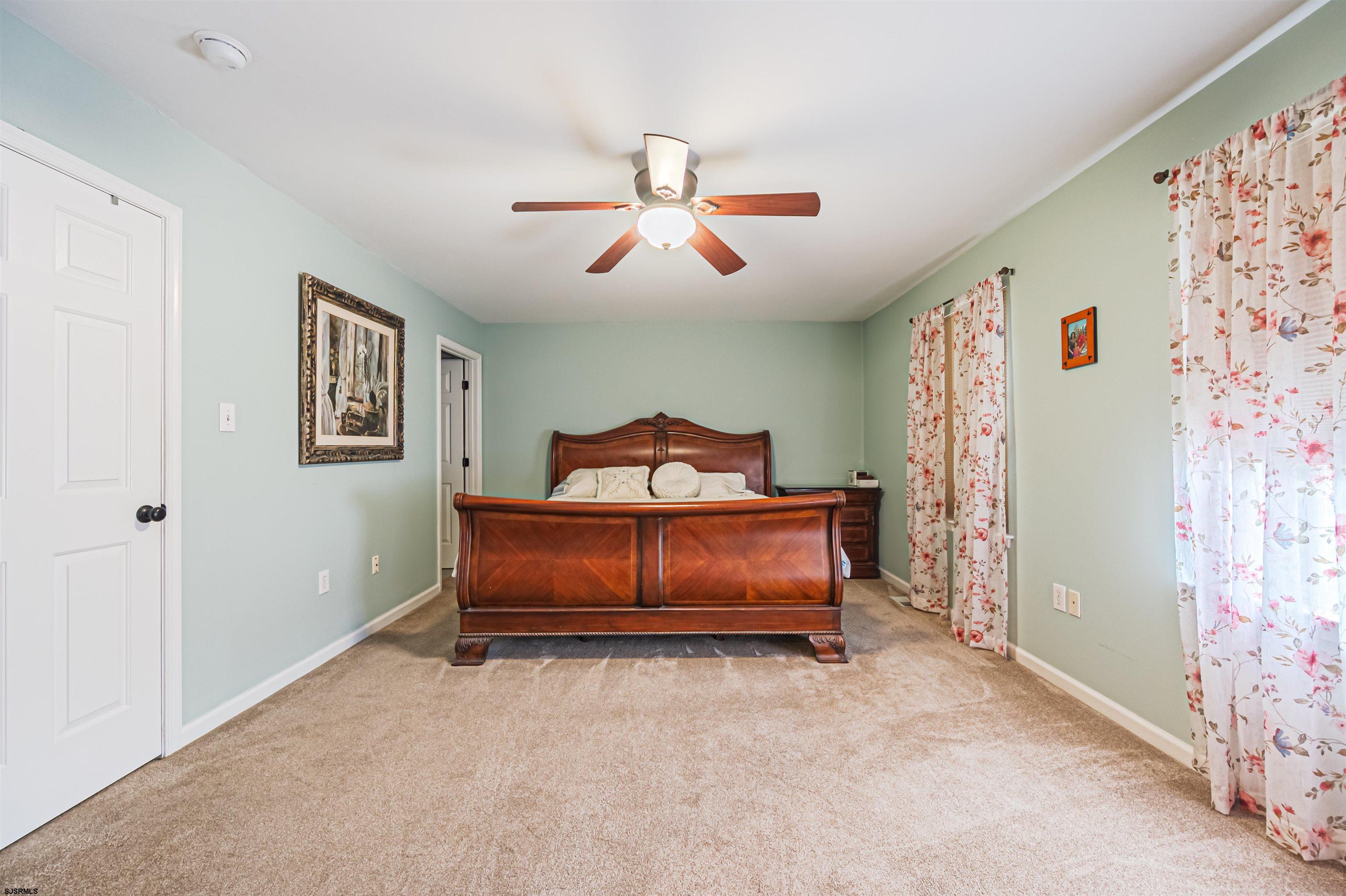 150 Rainbow Dr Dr