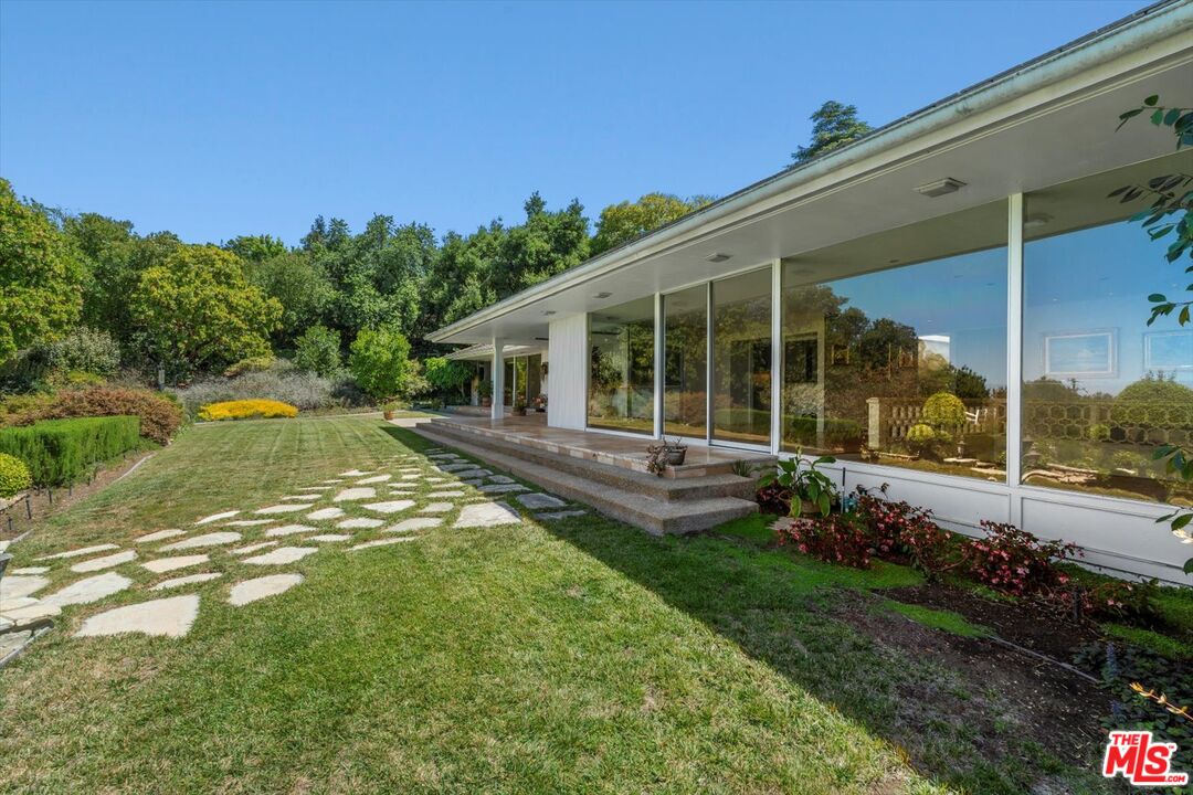 19 Caballeros Rd