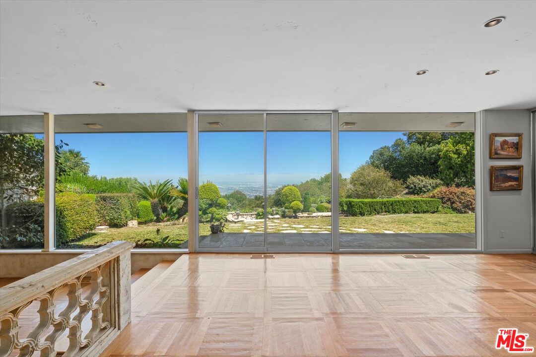 19 Caballeros Rd