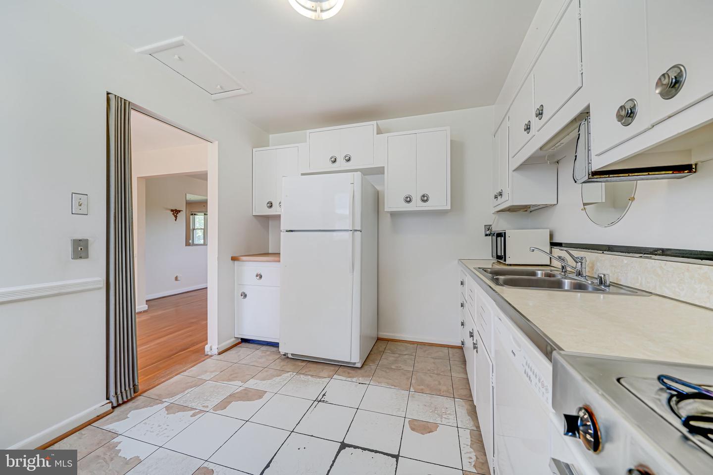 12102 Hunters Ln