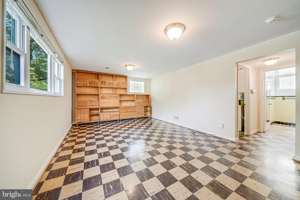 12102 Hunters Ln