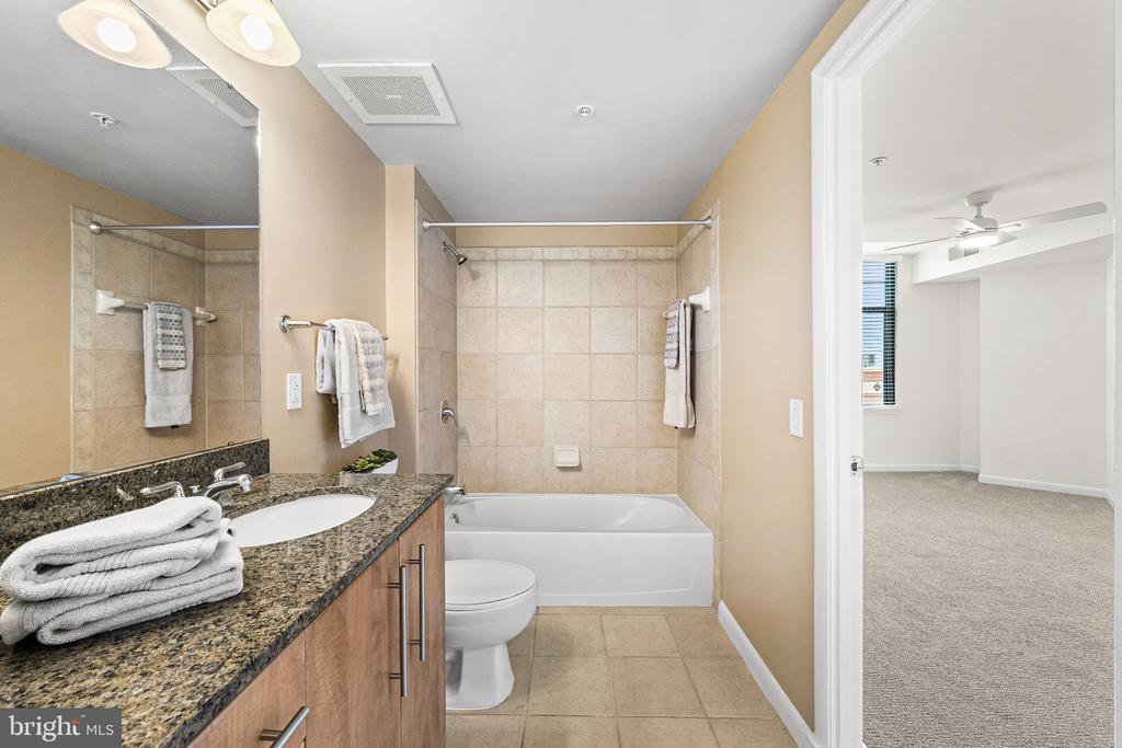 1021 N GARFIELD STREET Unit: 637