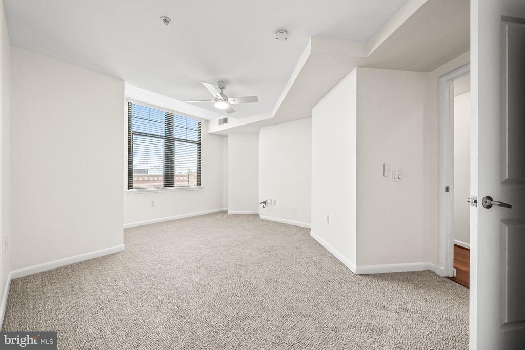 1021 N GARFIELD STREET Unit: 637