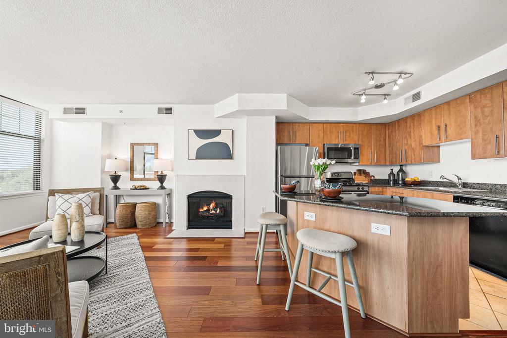 1021 N GARFIELD STREET Unit: 637