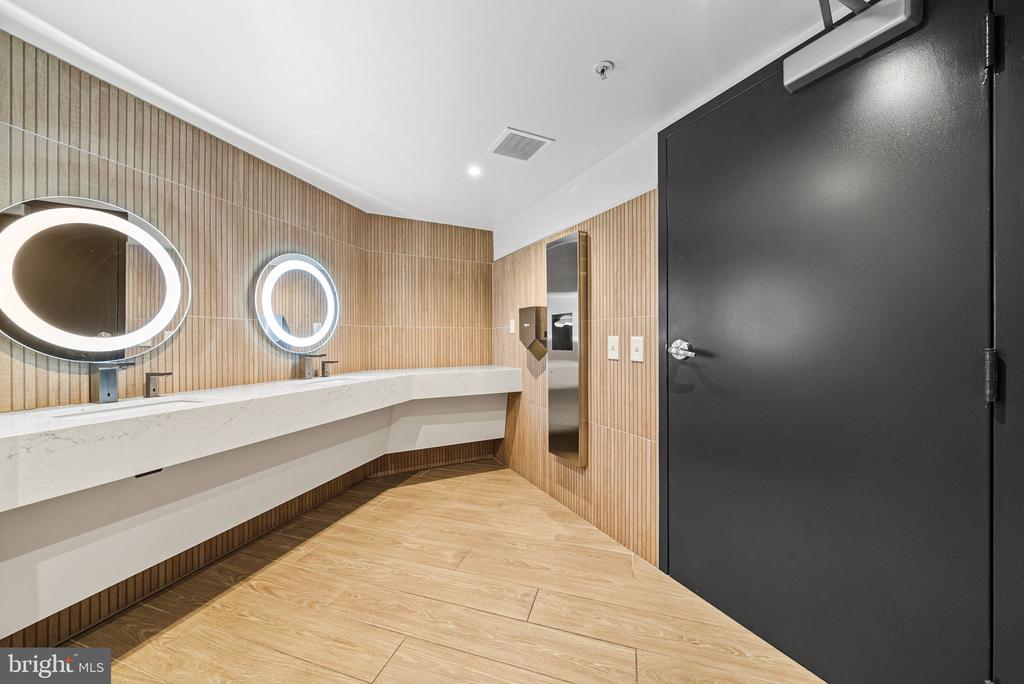 1021 N GARFIELD STREET Unit: 637