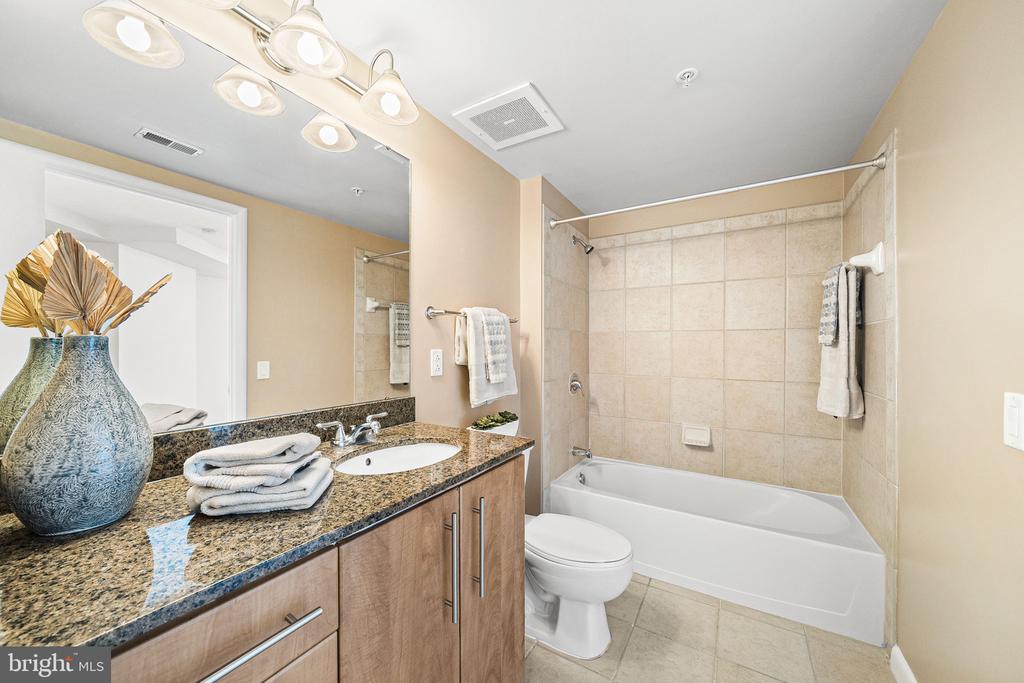 1021 N GARFIELD STREET Unit: 637