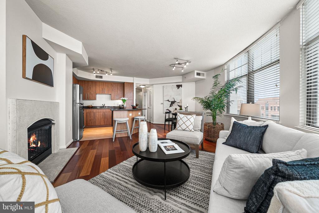 1021 N GARFIELD STREET Unit: 637