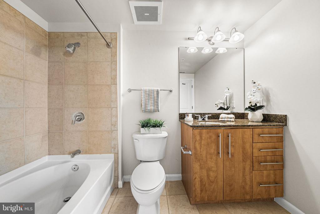1021 N GARFIELD STREET Unit: 637