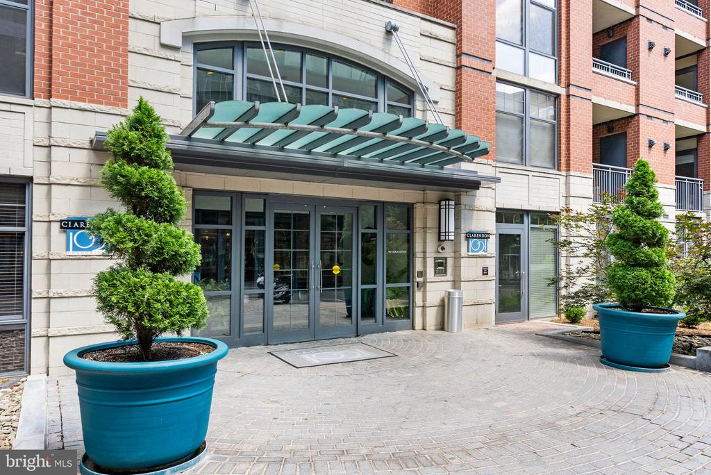 1021 N GARFIELD STREET Unit: 637