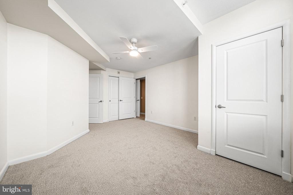1021 N GARFIELD STREET Unit: 637