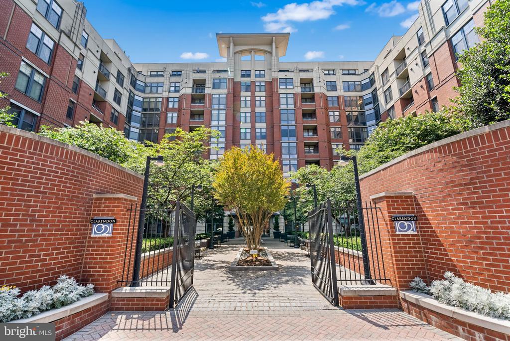 1021 N GARFIELD STREET Unit: 637