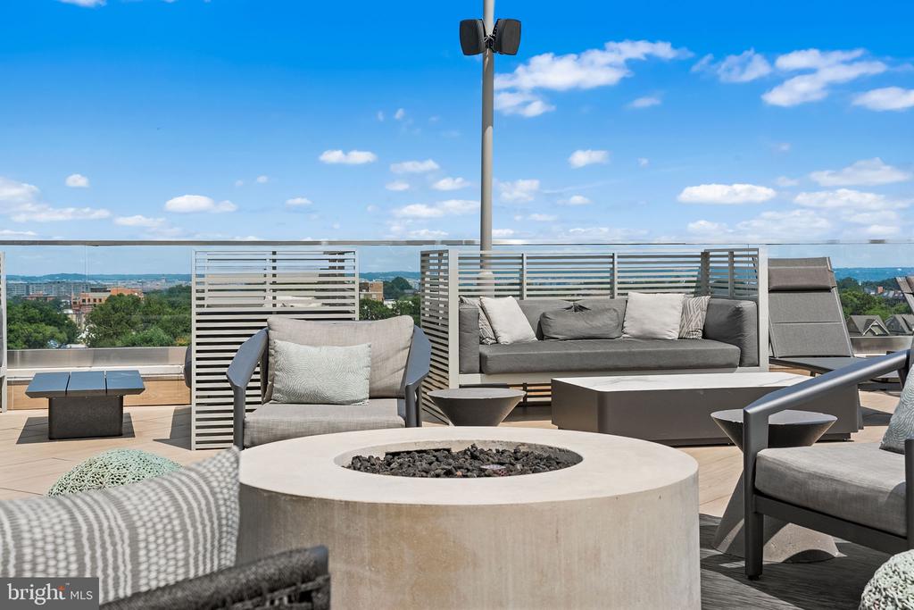 1021 N GARFIELD STREET Unit: 637