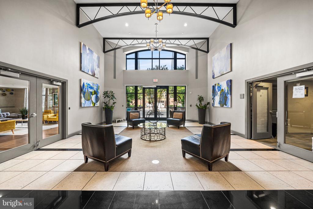 1021 N GARFIELD STREET Unit: 637