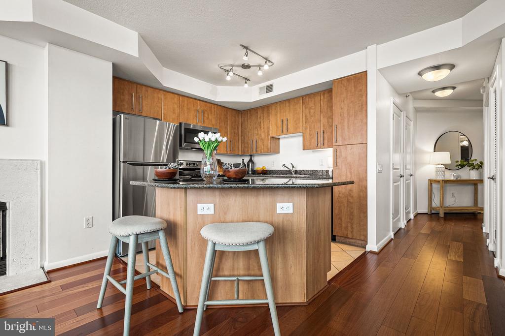 1021 N GARFIELD STREET Unit: 637