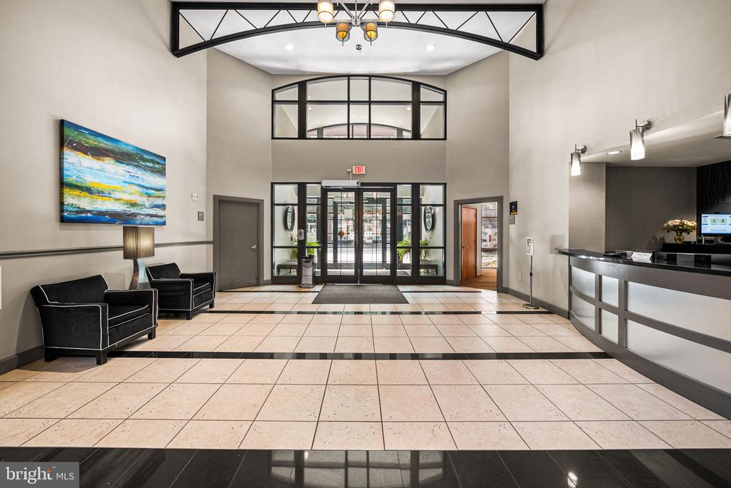 1021 N GARFIELD STREET Unit: 637