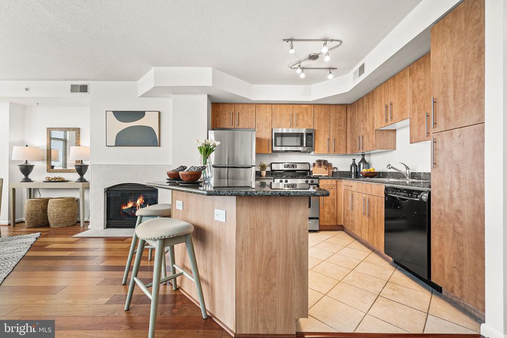 1021 N GARFIELD STREET Unit: 637