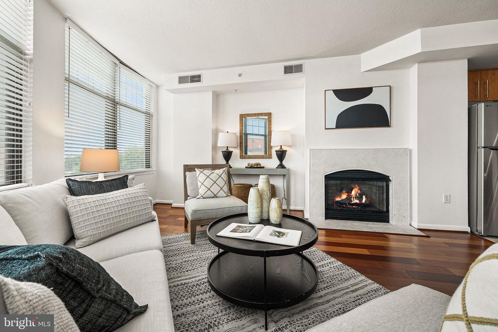1021 N GARFIELD STREET Unit: 637