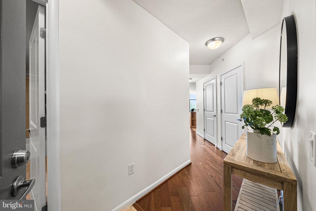 1021 N GARFIELD STREET Unit: 637