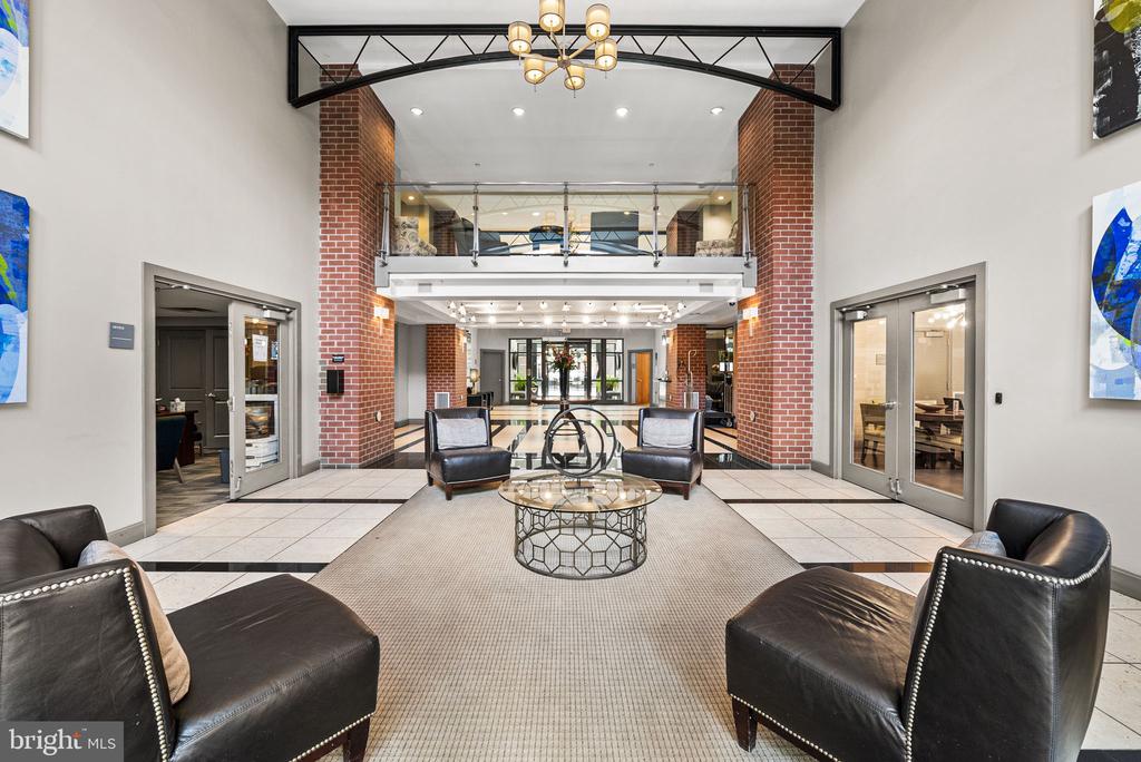 1021 N GARFIELD STREET Unit: 637