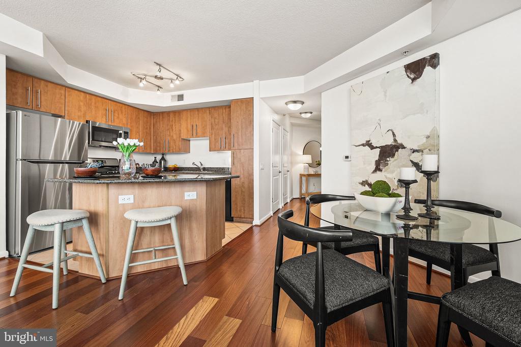 1021 N GARFIELD STREET Unit: 637