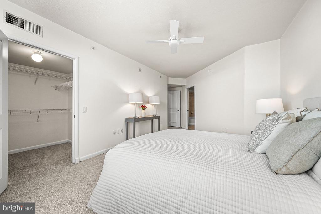 1021 N GARFIELD STREET Unit: 637