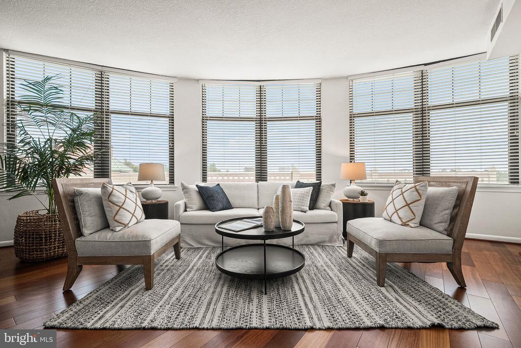 1021 N GARFIELD STREET Unit: 637
