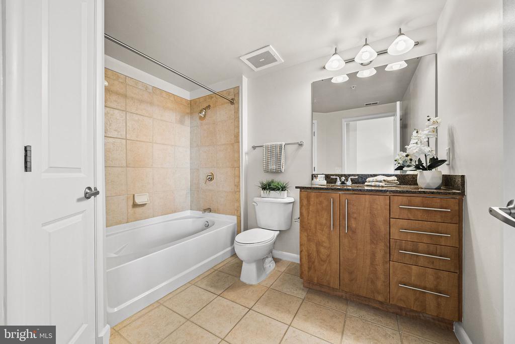 1021 N GARFIELD STREET Unit: 637